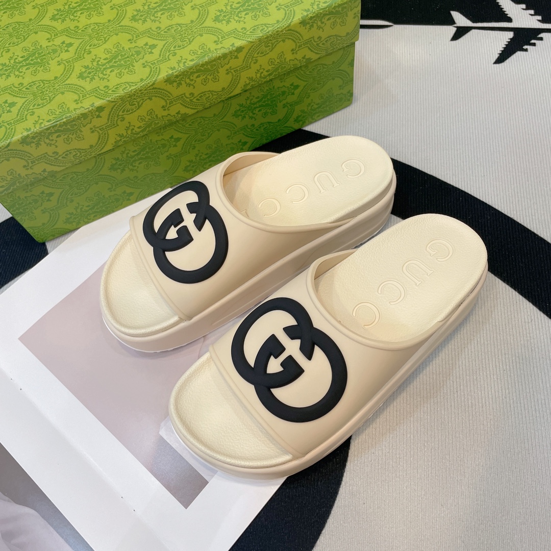 Gucci’s latest spring summer sandal flat-soled slippers collection D - Image 2