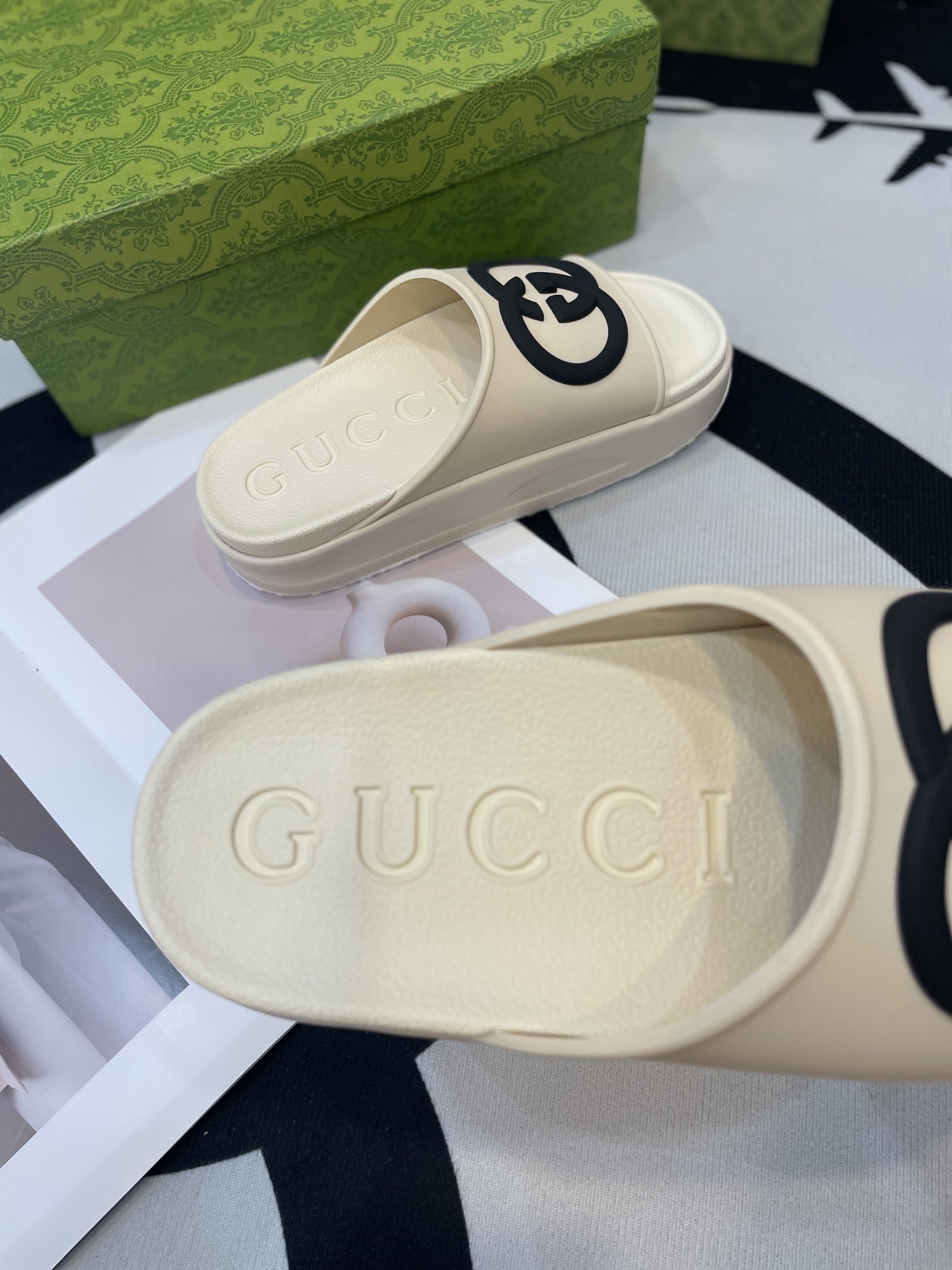 Gucci’s latest spring summer sandal flat-soled slippers collection D - Image 5