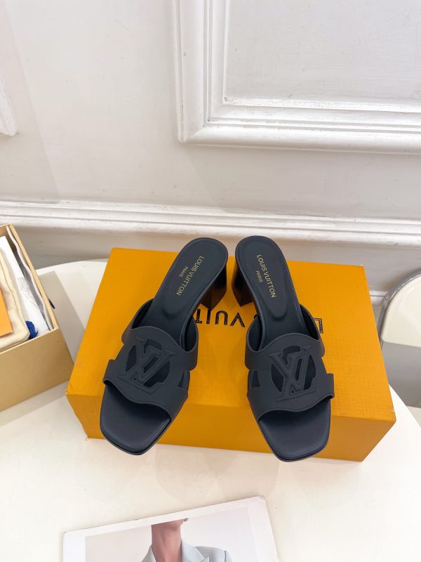 Louis Vuitton Spring Summer 2024 New Retro and Trendy Slippers  E
