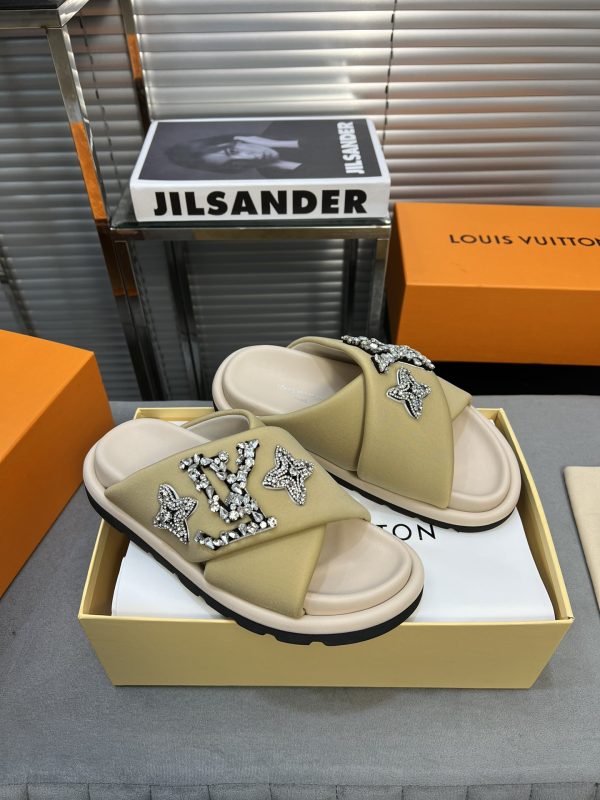 Louis Vuitton new Velcro platform bread slippers C