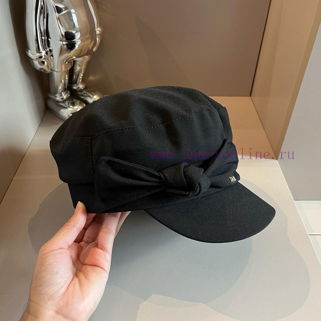 Dior's new duckbill military cap, with a head circumference of 57cmj9nyfvgy