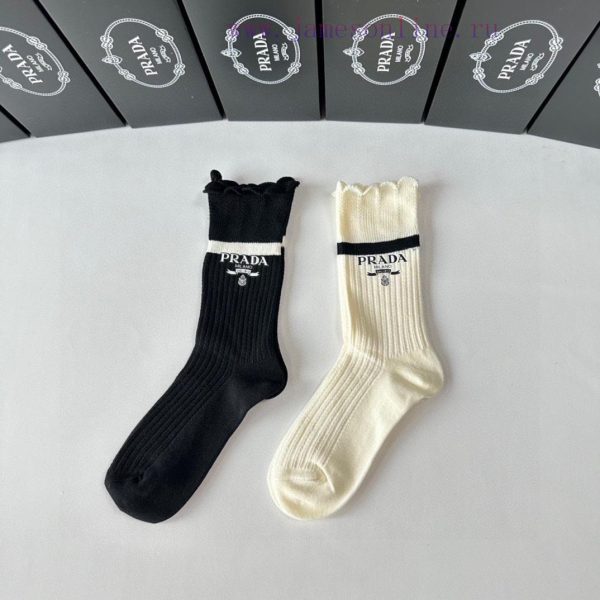 PackagingPRADA's new cashmere pile socks come in a box of two pairs, with synchronized socksqxsk1tc0