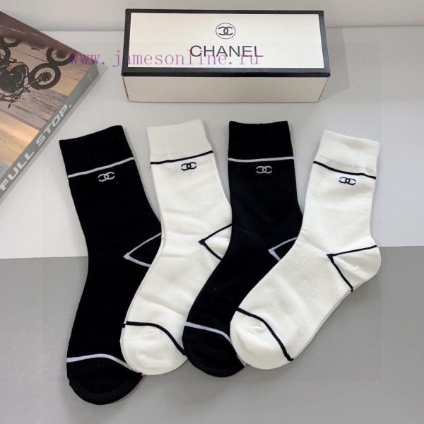 Comes in a box of 4 pairsCHANEL Classic Socks ️ Made of soft pure cotton material, this pairzu98h8yz