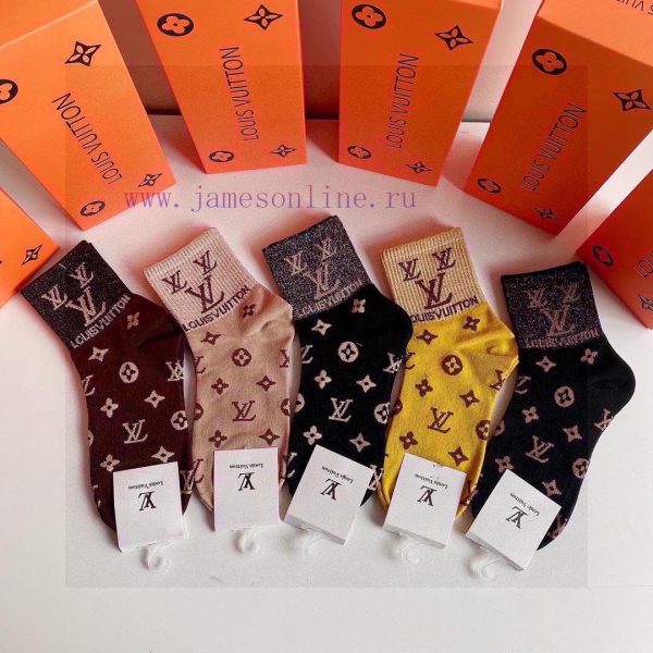 PackagingLV Louis Vuitton's new gold wire medium to long stacked socks come in a box of fivefy5eztmw