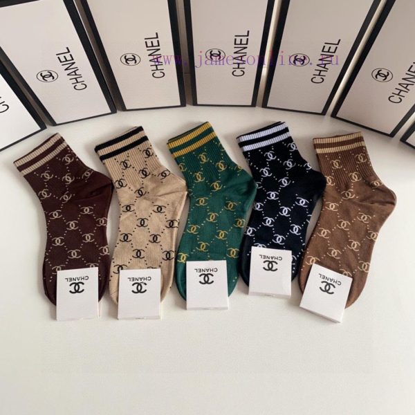 PackagingChanel's new mid to long stacked socks come in a box of five pairs, with synchronizxy06how2