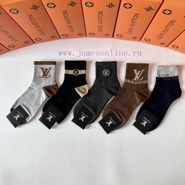 PackagingLV Louis Vuitton's new classic mid to long stacked socks come in a box of five pair5ctjdwkc