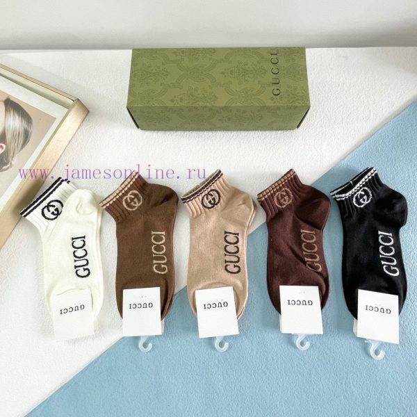 Comes with a box of five pairs of Chanel's popular boat socks~It looks so good that it exploxunh4bry
