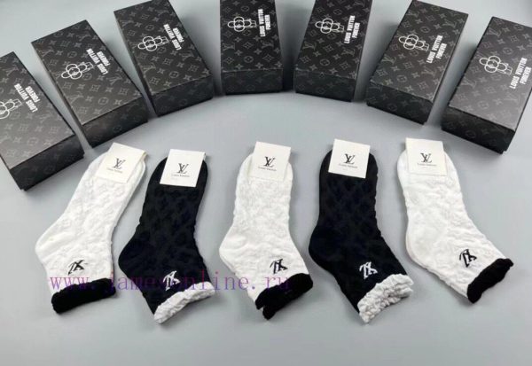Louis Vuitton's new women's socks come in a box of five pairs of pure cotton material, soft,ey6hso2w
