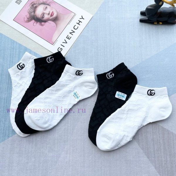 Comes with a box of five pairs of Gucci socks, a popular item on the internet, shipped to G-xj4l82ue