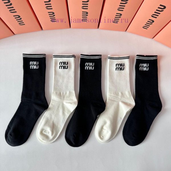 PackagingMiuMiu's new mid to long stacking socks come in a box of five pairs, with synchronintsptdc6