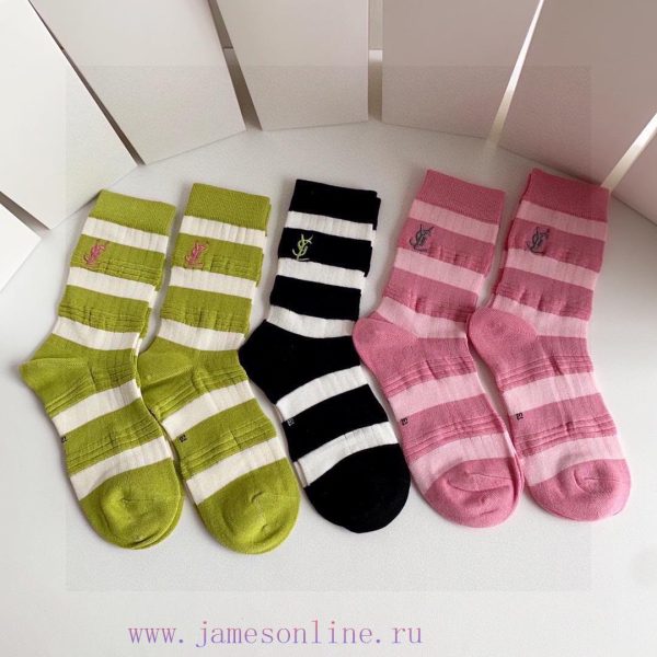 PackagingYSL Saint Laurent's new mid to long embroidered pile socks come in a box of five pa7t0c03z1