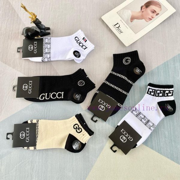 Comes in a box of 5 pairs of Gucci shoes, popular items on the internet, and shipped to G hopwzutfku
