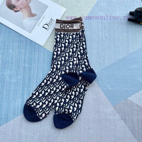 One box, one pairDior's new high-end socks are synchronized with the latest release, super slqlegg8h