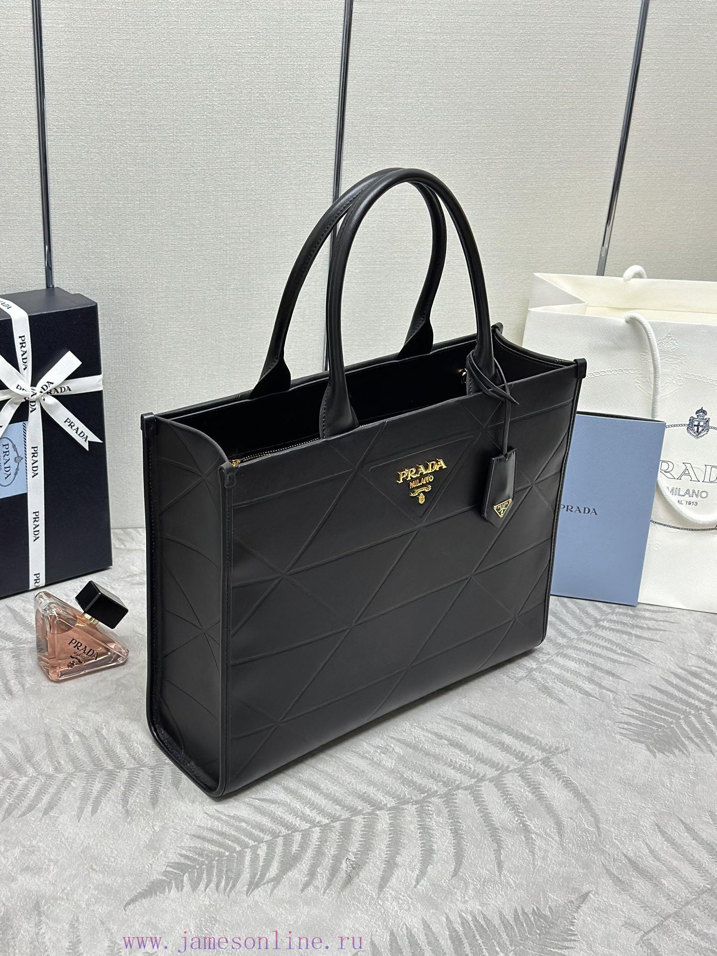 The new triangular diamond grid tote bag 1BA377 tote bag large sizeThis tote bag is made of aboxgly7 - Image 4