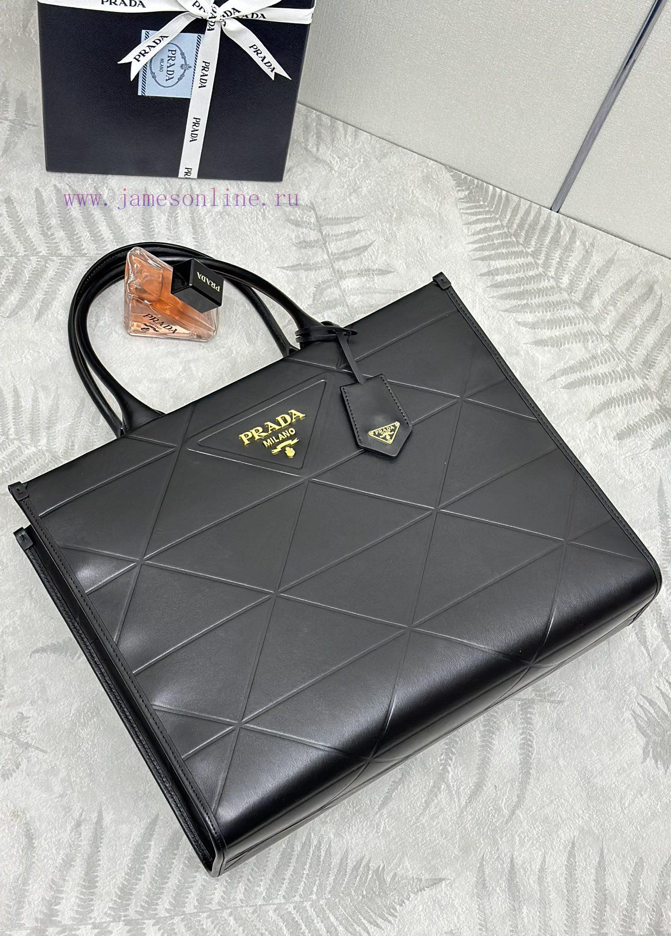 The new triangular diamond grid tote bag 1BA377 tote bag large sizeThis tote bag is made of aboxgly7 - Image 5