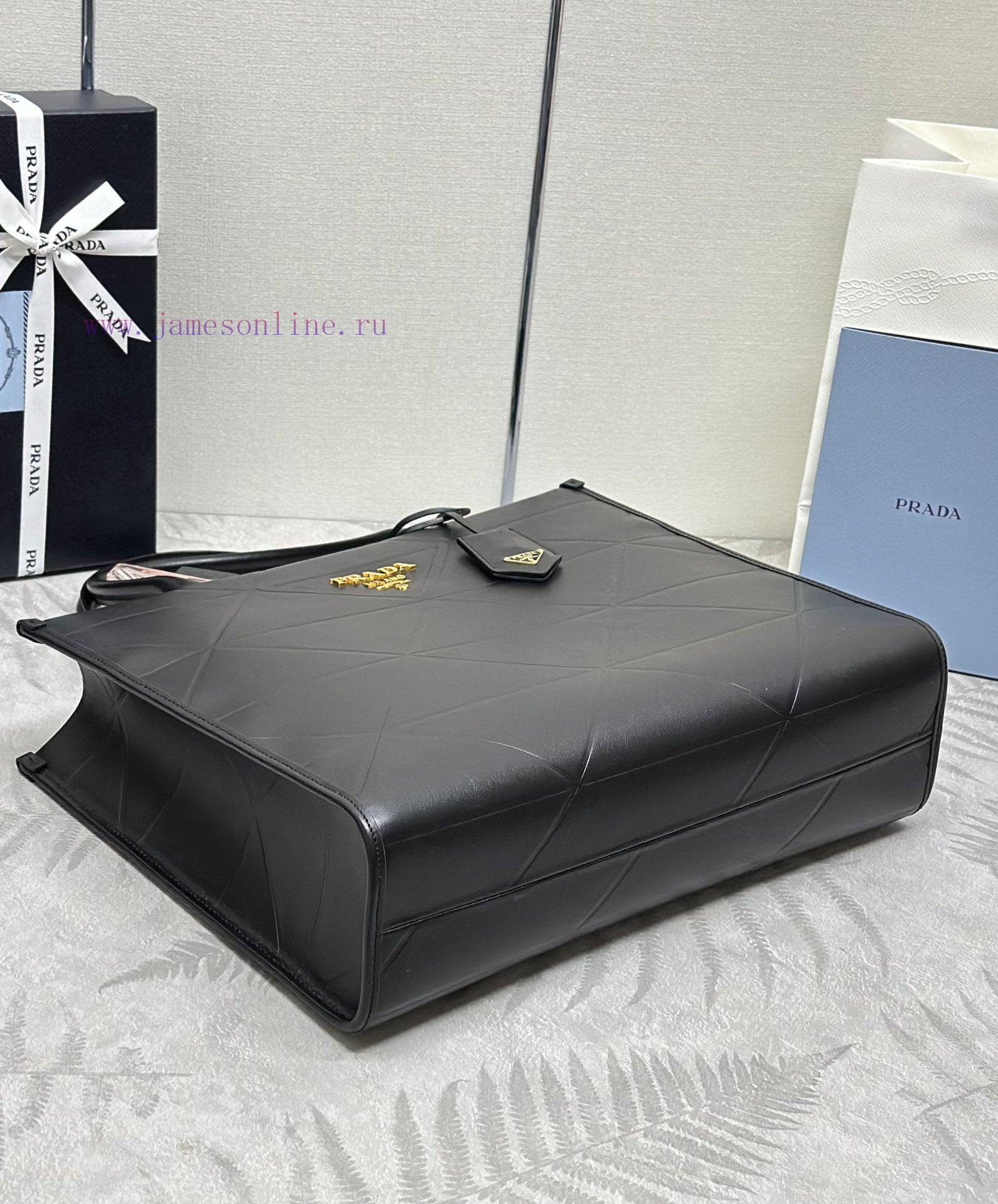 The new triangular diamond grid tote bag 1BA377 tote bag large sizeThis tote bag is made of aboxgly7 - Image 6