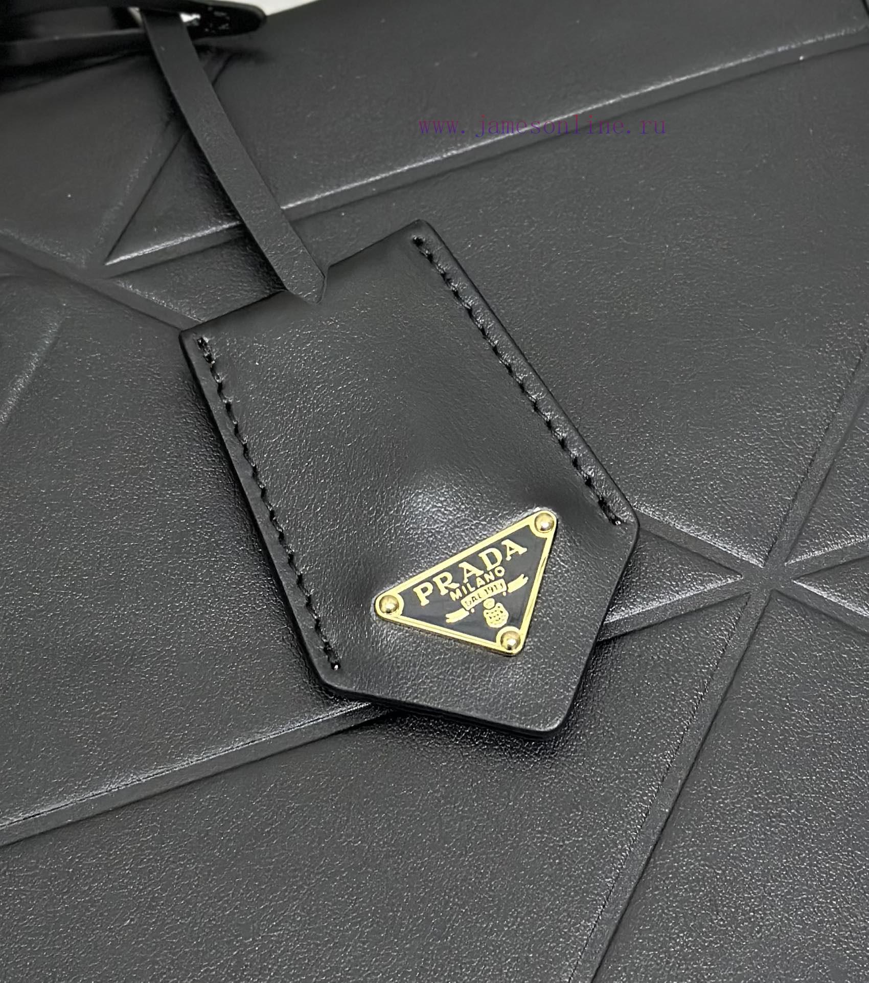 The new triangular diamond grid tote bag 1BA377 tote bag large sizeThis tote bag is made of aboxgly7 - Image 8