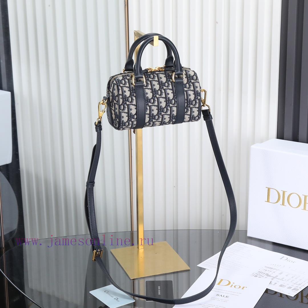 Original factory grade mini pillow bagThis Dior Groove 16 mini handbag is a new addition to jnt4xywr - Image 3