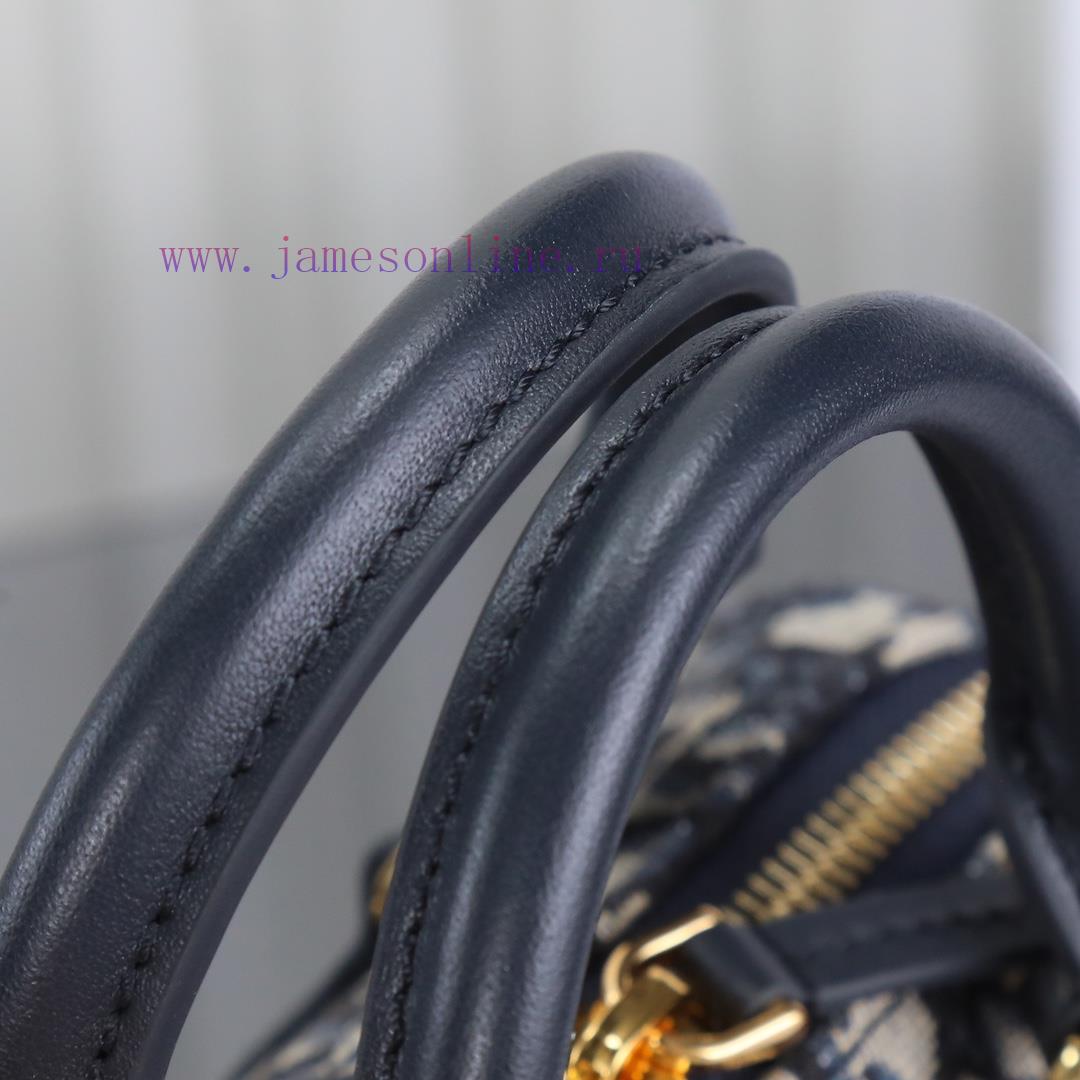 Original factory grade mini pillow bagThis Dior Groove 16 mini handbag is a new addition to jnt4xywr - Image 5