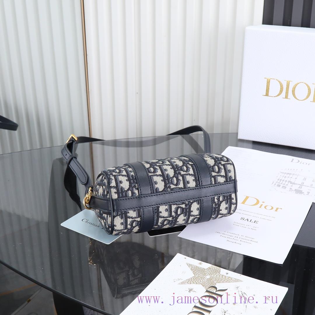 Original factory grade mini pillow bagThis Dior Groove 16 mini handbag is a new addition to jnt4xywr - Image 10