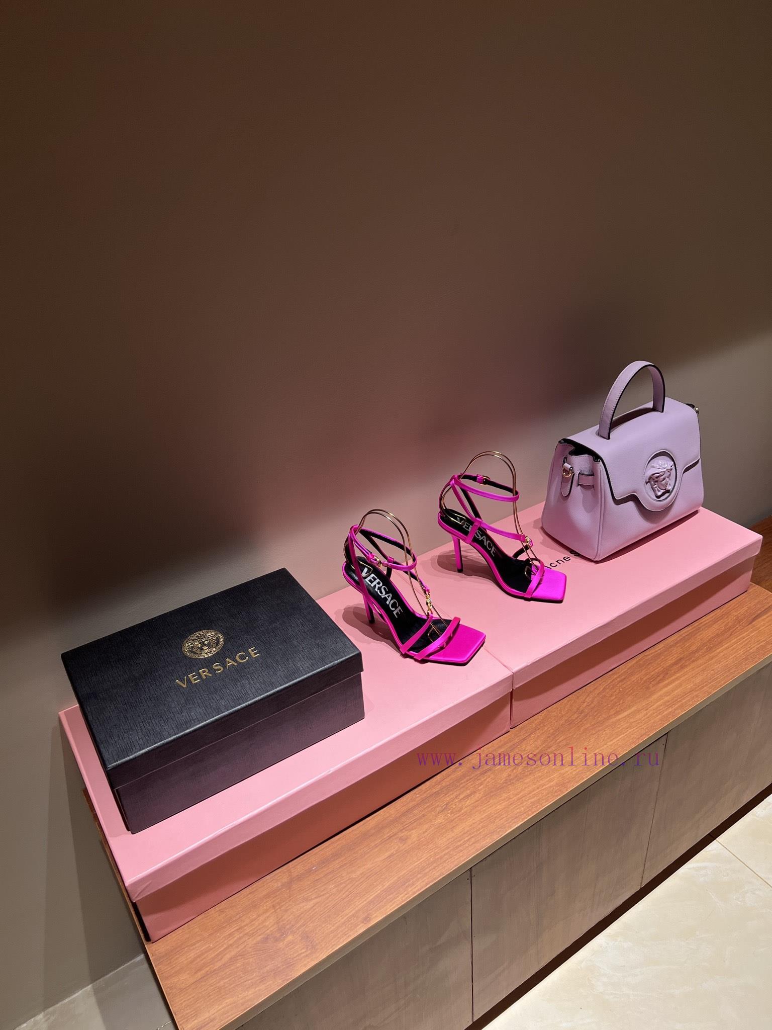 The most2023/fW/Versace: The Perfect Interpretation of Medusa|Very rich Italian style pairedxm4lusdp - Image 2
