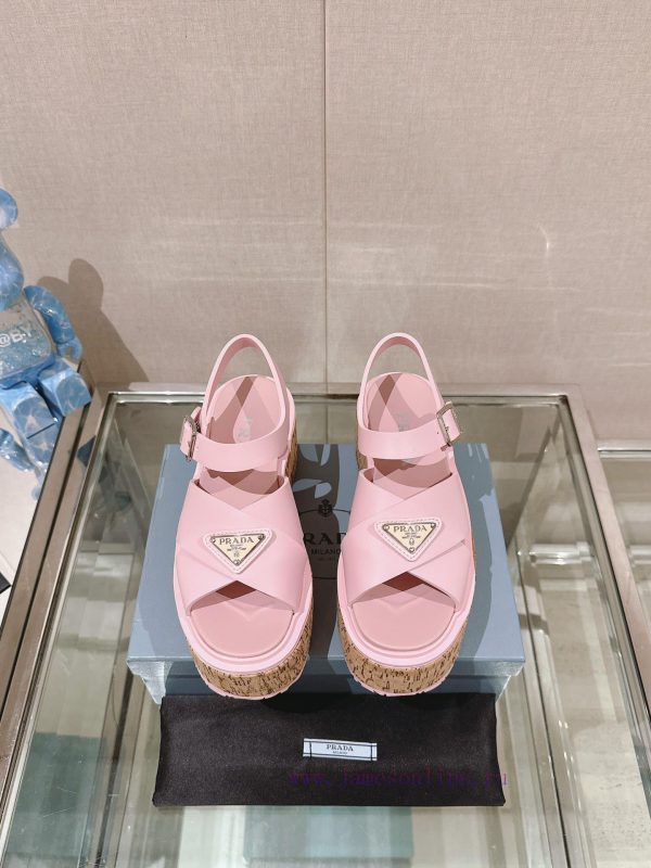 -24Fw Spring/Summer New Prada Wood Grain Thick Bottom Cross Rubber SandalsThis rubber sandalbn19bg29