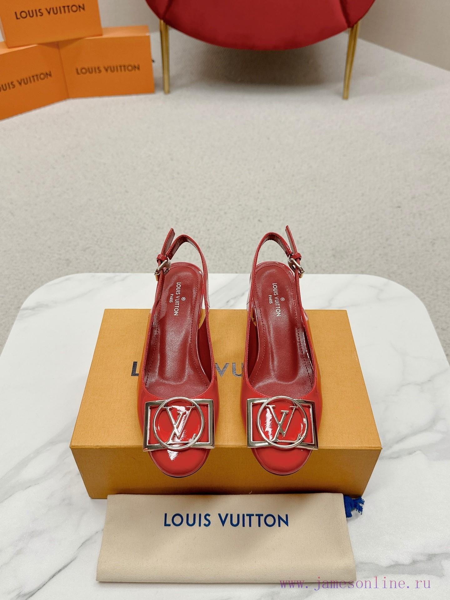 ️ Lv Single Shoe: This Urban Twist women's shoe provides a fashionable upgrade to the classia1orn0g3 - Image 2