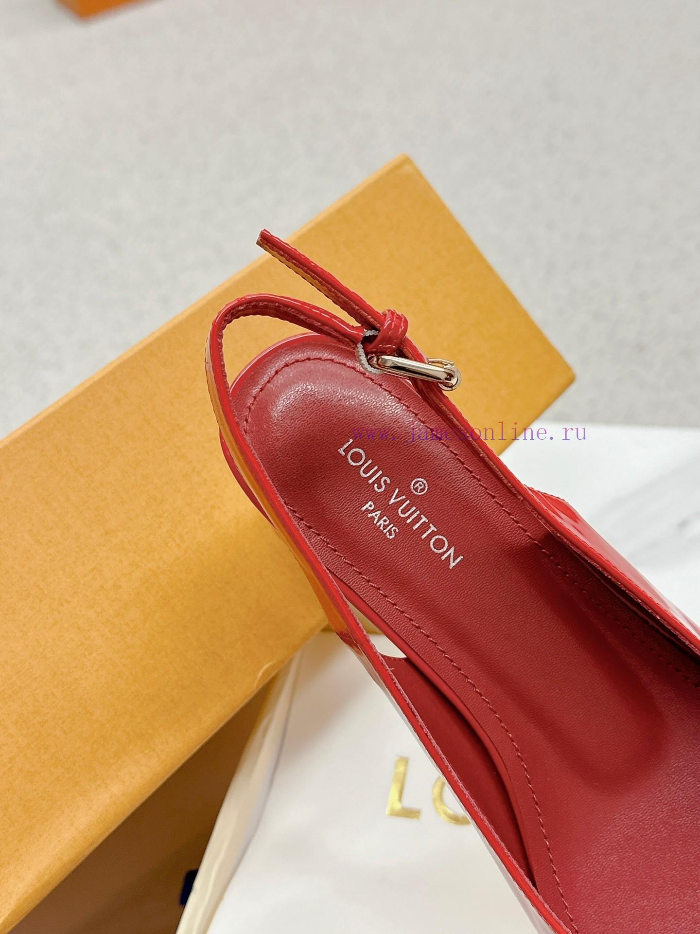 ️ Lv Single Shoe: This Urban Twist women's shoe provides a fashionable upgrade to the classia1orn0g3 - Image 7