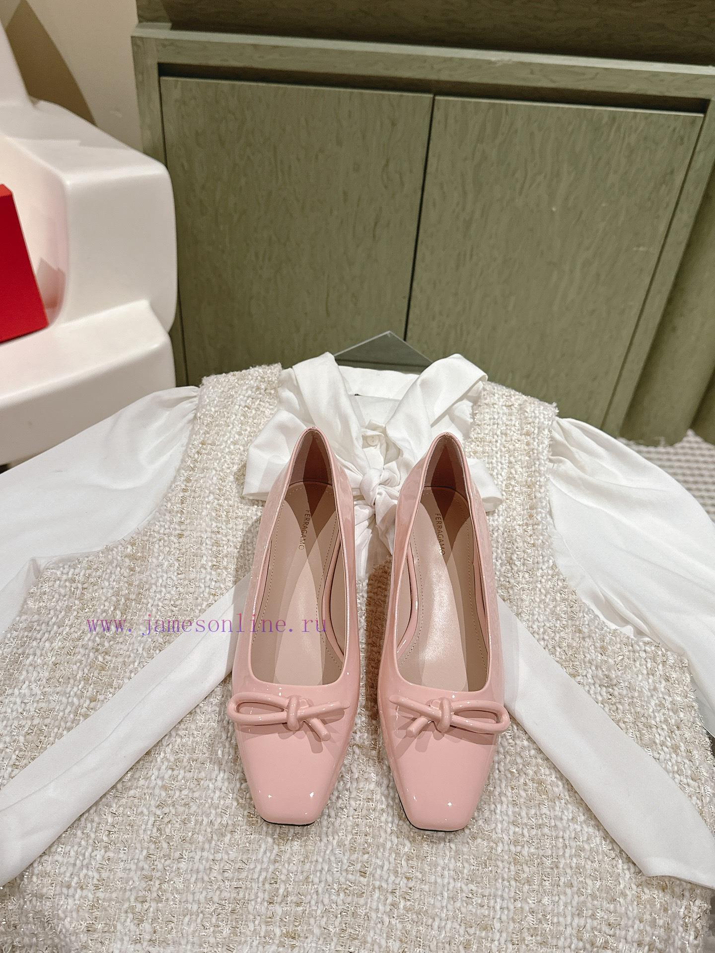 | ²⁰²4 ?? ??Ferragam"Ferragamo Spring/Summer Collection's new product features a square b10vkvikx - Image 2