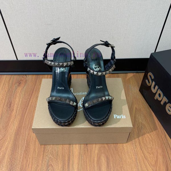 ταμπα πεδιλα | Christian Louboutin Classic Wedge And Rivet Sandals Are Super Eye-catching Tools Whether They A qvoatikf | μπορντω μοκασινι με τακουνι