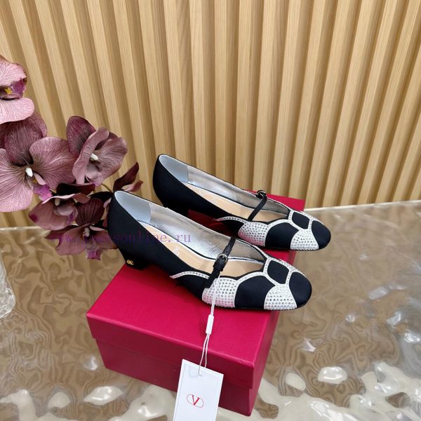 κλειστα χειμερινα παντοφλακια νο 31 32 | 2025 Fashion Show Style | Valentino Coarse Heel Mary Jane Single Shoes With Beautiful Texture | zx3gx61d | zapatos γοβεσ με πολυ χαμηλο τακουνι
