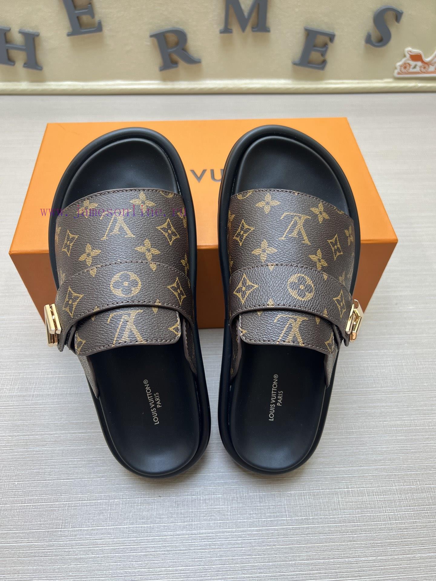 ασημι πεδιλα με κοντο ντακουνι | LOUIS VUITTON LV Printed Men's And Women's Slippers Are Popular On The Market. The Drawer Box P vaidql20 | atlanta footwear παπουτσια - Image 4