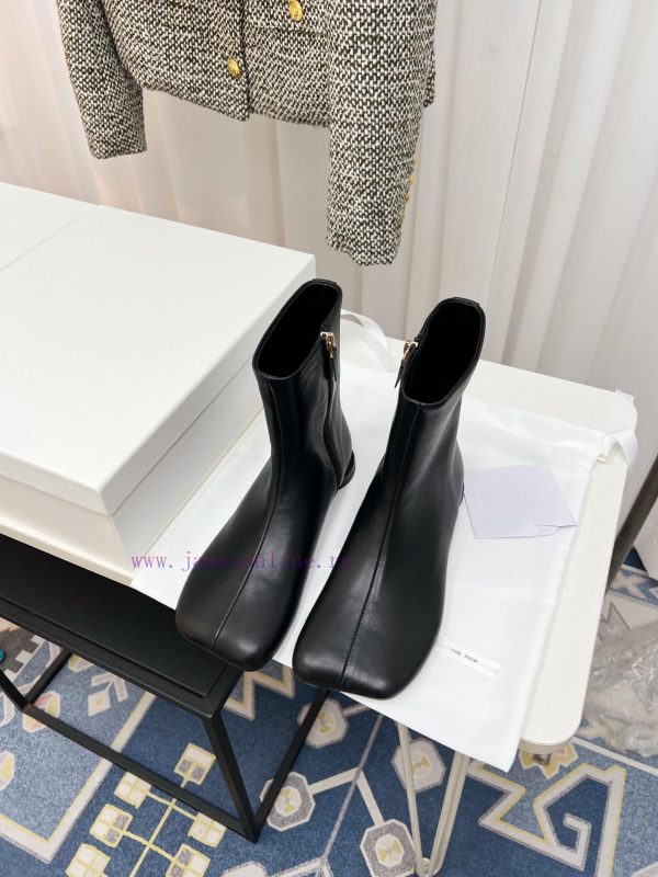 ψηλές παντόφλες | The ROW Trendy Design Short Boots Will Be Released In The Autumn And Winter Of 2025. They Do No bmt81cyl | παπουτσια βαρκεσ